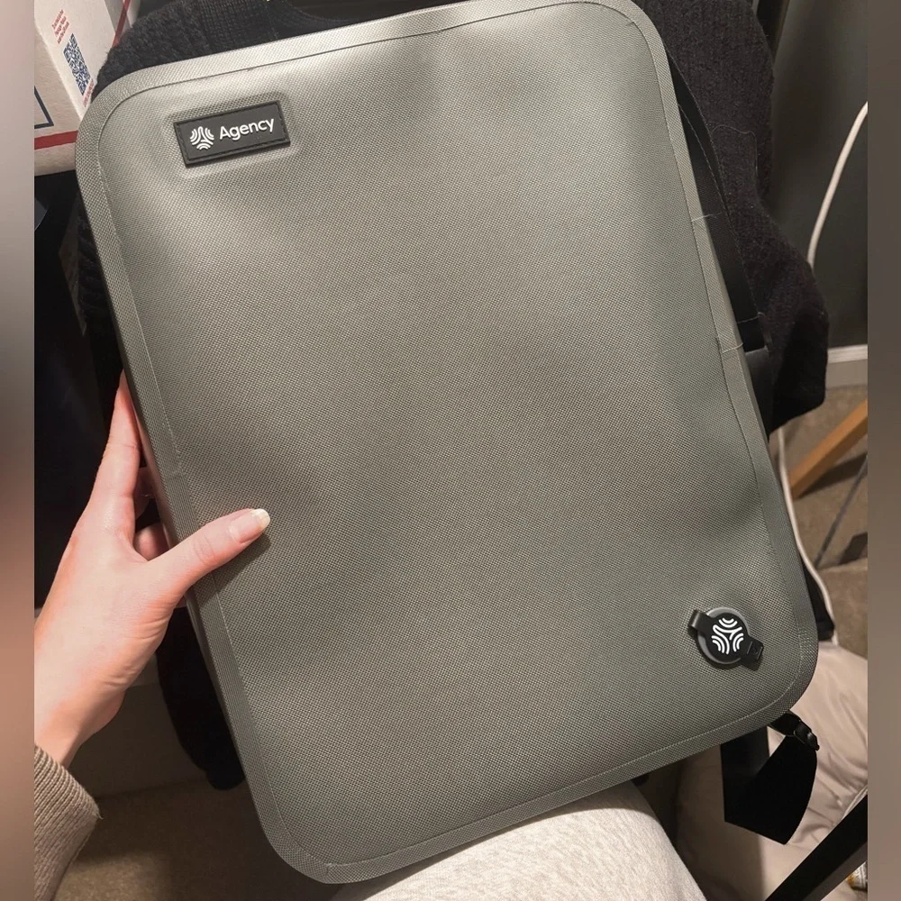 Agency Guide Waterproof Airtight Lightweight Work Travel Shoulder Laptop Bag